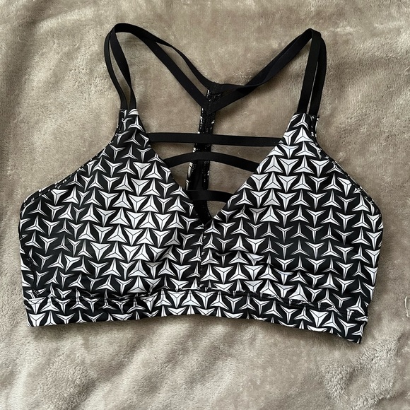 Victoria’s Secret VSX Sports Bra - Picture 1 of 5